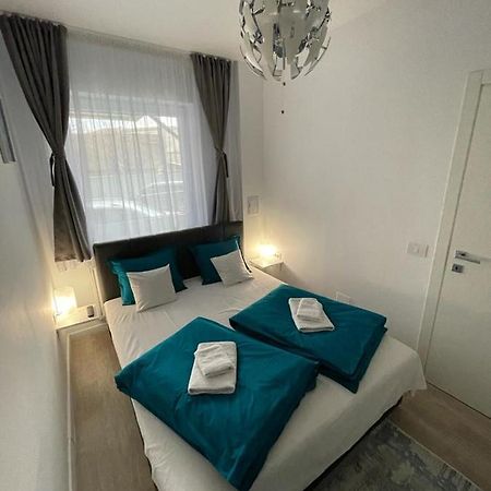 Phoenix Luxury Apartment Орадя Экстерьер фото