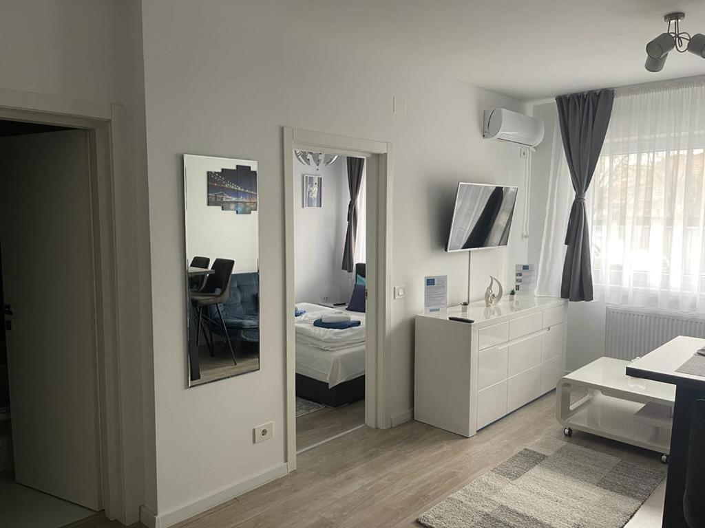 Phoenix Luxury Apartment Орадя Экстерьер фото
